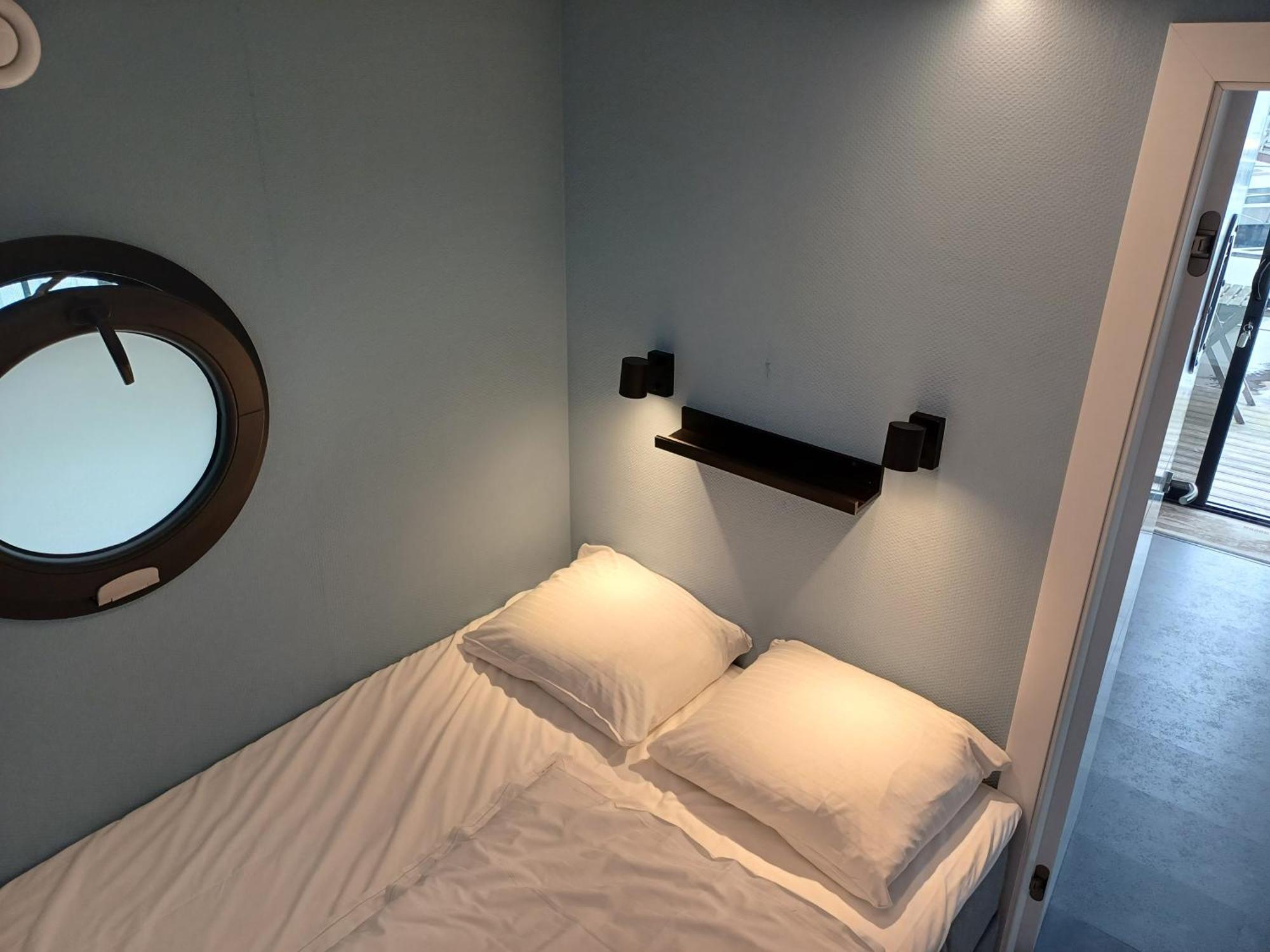 Отель Bed-On-A-Boat Гитхорн Экстерьер фото